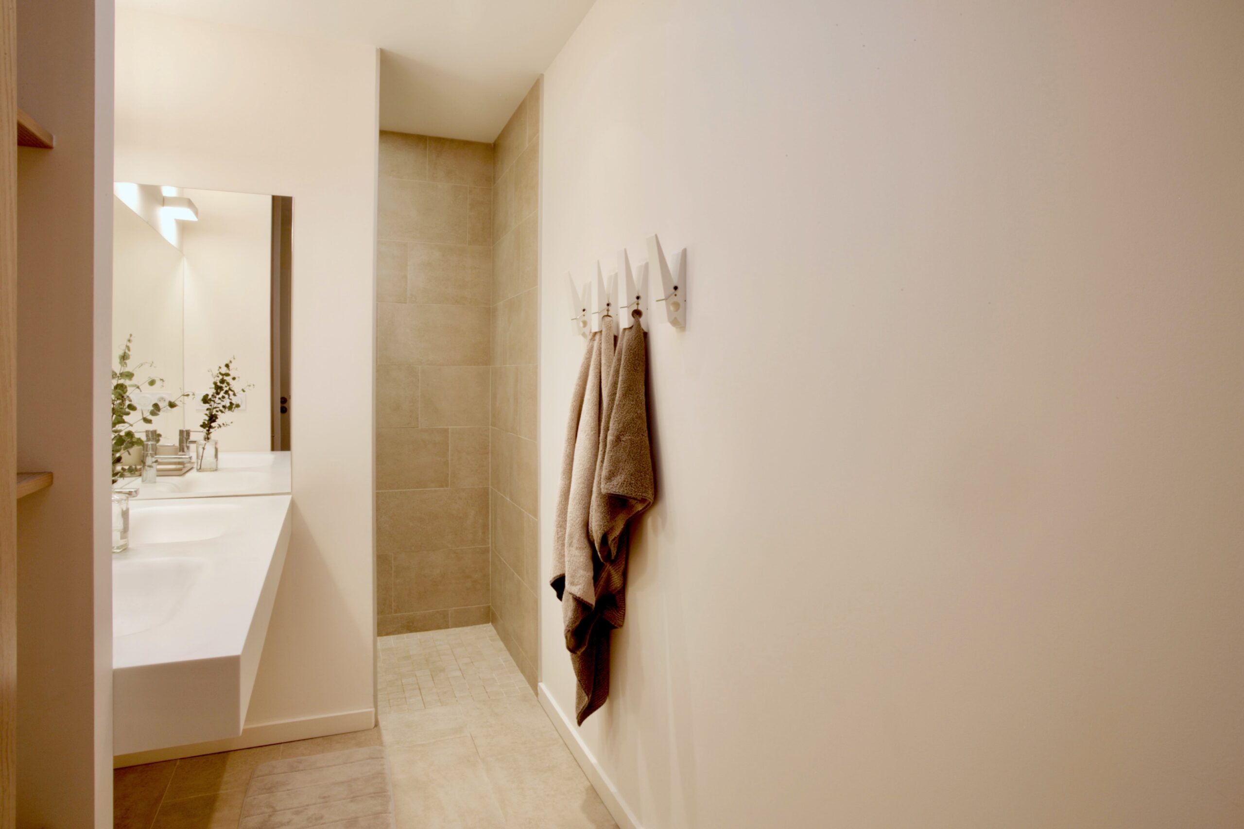 How to Paint a Bathroom: Tips for Painting Bathroom Walls